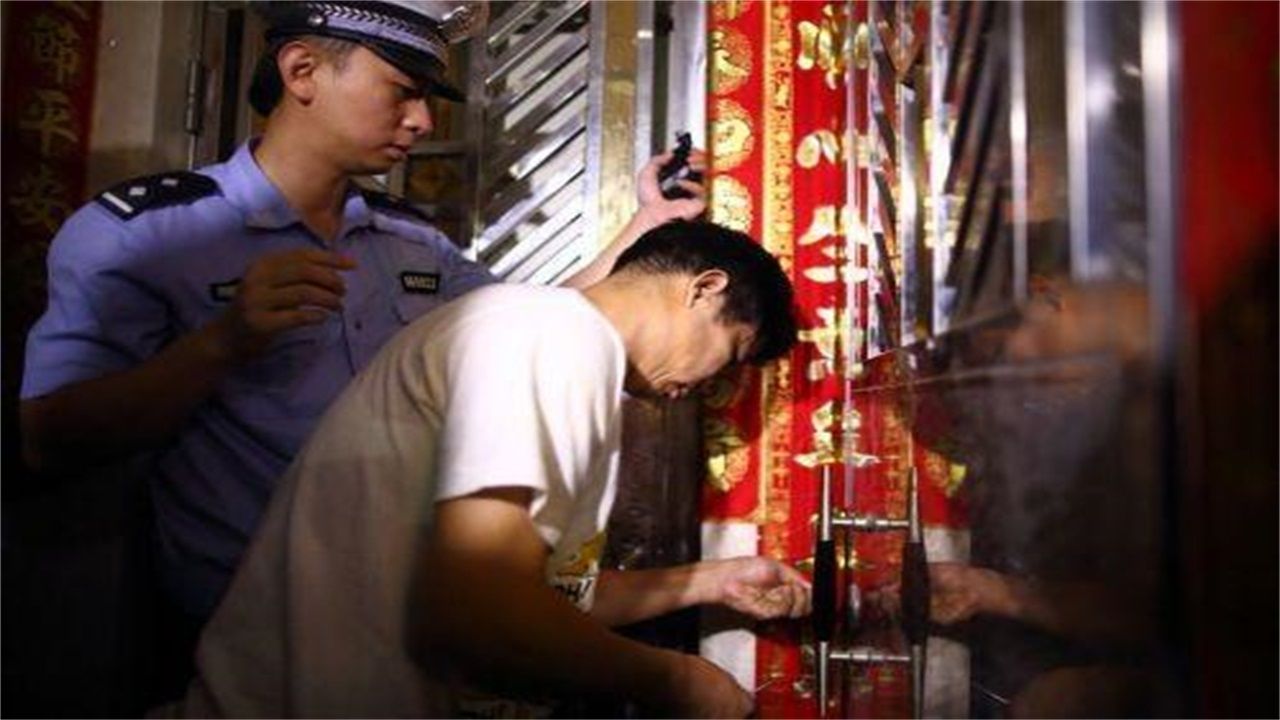 长田乡请开锁师傅开了锁后，师傅为什么一般都不进门，就算主人请也不进去？